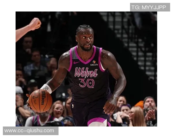 兰德尔半场表现稳定12投4中贡献13分5篮板1助攻状态回暖助力球队奋战